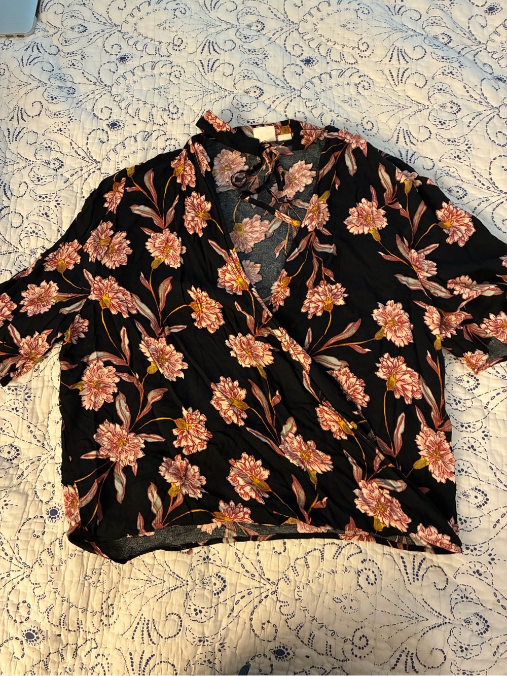 Some days lovin Floral Wrap Blouse with neck tie - size small